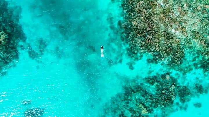 マリアナ政府観光局さんのインスタグラム写真 - (マリアナ政府観光局Instagram)「南の島「マリアナ」の年間平均気温はなんと27度。1年中海で遊ぶことができる、まさに常夏の楽園です🏝✨⁠ .⁠ #サイパン #テニアン #ロタ のマリアナには遠浅のビーチも多く、小さなお子さんや泳ぐのが苦手な人も海を満喫できるロケーションがたくさん😍⁠ 中でも人気投票でNo.1を連続獲得した #マニャガハ島 や、ロタの #テテトビーチ はローカルも絶賛する絶景ビーチ！⁠ ビーチへのアクセスが良くてビーチアクティビティが豊富なホテルも多いので、サイパン旅行はビーチ沿いのリゾートホテルに泊まって”ビーチリゾート”を満喫してね😘⁠ .⁠ 真っ白な砂浜と”マリアナブルー”と呼ばれる真っ青な海、そしてそこから空へと繋がる美しいグラデーションを堪能できるビーチは、何もせずのんびりと過ごす贅沢な休暇にもぴったりですよ💖👋⁠ .⁠ .⁠ #海外旅行 #ビーチリゾート #絶景 #旅好き #旅したくなるフォト #最強コンディションの海 #離島 #島旅 #南の島 #ビーチ #おうちで旅行気分 #saipan #tinian #rotaisland #northernmarianaislands #island #travel #beachresort #beautifuldistinations #virtualtravel」9月30日 21時01分 - mymarianas_mva