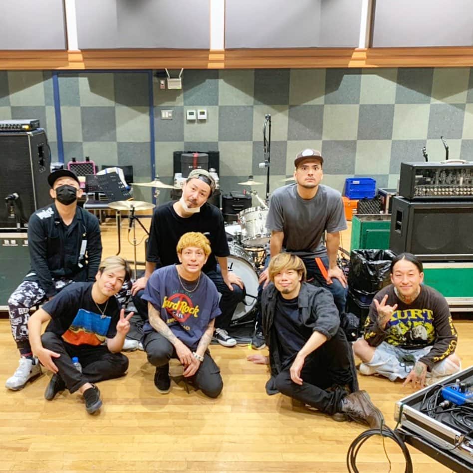 こーいちのインスタグラム：「ナオキと俺とパブロとサクとケンジとタクマとタケシの集合写真がこちらになります。  #偶然 #TheRavens #10feet  #ドラ3やりはじめてから初めて生サクに会った」