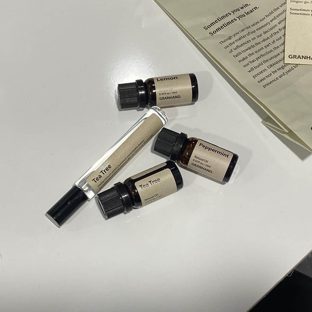岩永亞美のインスタグラム：「﻿ ﻿ Lemon : 心の浄化、不安の解消、双子座﻿ Peppermint : 集中力、ひらめき、双子座、天秤座﻿ Tea tree : 自信、忍耐、牡羊座﻿  #実は #アロマが好きすぎて #数年前に資格とりました」