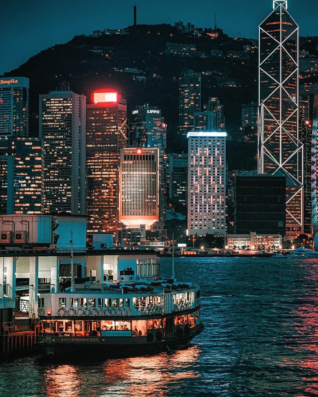 HAYAMI HANNAH ハナさん ど田舎のインスタグラム：「🇭🇰 HONG KONG NIGHT 🇭🇰 ９月もありがとうございました🙏🥮👈    #hayamihannah  #Picsofhk #香港 #Sonyimagegallery  #discoverhongkong #instameethk⁠ #awesomehongkong  #hongkongphotography⁠ #unlimitedhongkong  #exploringhongkong⁠ #hongkongstreets  #hongkongnight  #hongkong  #hongkonglifestyle #Hongkonginsta  #hongkongstreetphotography⁠ #visualhongkong  #reframinghk  #travelphotography  #sonyimages #moodygrams⁠  #Adorama  #way2ill #yourshotphotographer  #localiiz  #HongKongGuide #TimeOutHK #capitalshooters  #Cityphoto_HongKong #Monstermoods」