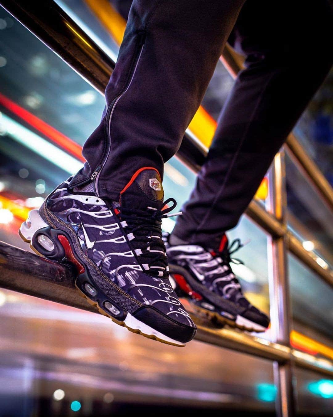 Foot Lockerさんのインスタグラム写真 - (Foot LockerInstagram)「A unique take on the Nike Air Max Plus! Pairs available online and in-store #discoveryourair」9月30日 21時30分 - footlocker
