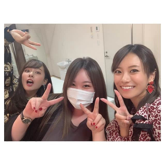 福本愛菜さんのインスタグラム写真 - (福本愛菜Instagram)「イベントのメイクはちむさんがしてくれたよ🥰 . 約10年の仲でこの3人は同い年なんだよ〜🤭💓. 楽屋でも懐かしい話してました✌️ . ちむさんメイクめっちゃ久々で髪の毛も顔も全部してもらったから嬉しくていっぱい写真撮った🤪 . . ありがとう💓ちむさん💓また飲みいこね🥳 . #AINANARADIO2020 #同い年 #10年って #あっという間 #みんな #昔の記憶 #曖昧 #🤣 #忙しすぎたのも #いい思い出」9月30日 21時24分 - aina_fukumoto