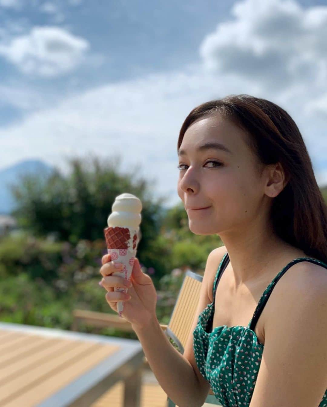 世良マリカさんのインスタグラム写真 - (世良マリカInstagram)「ソフトクリーム見るとゆらちゃん思い出す🍦♡ @yura_someno  すごく楽しそうな顔してるけどめっちゃたれてます😂 🍦 🍦 #ソフトクリーム」9月30日 21時24分 - seramali_jsmn