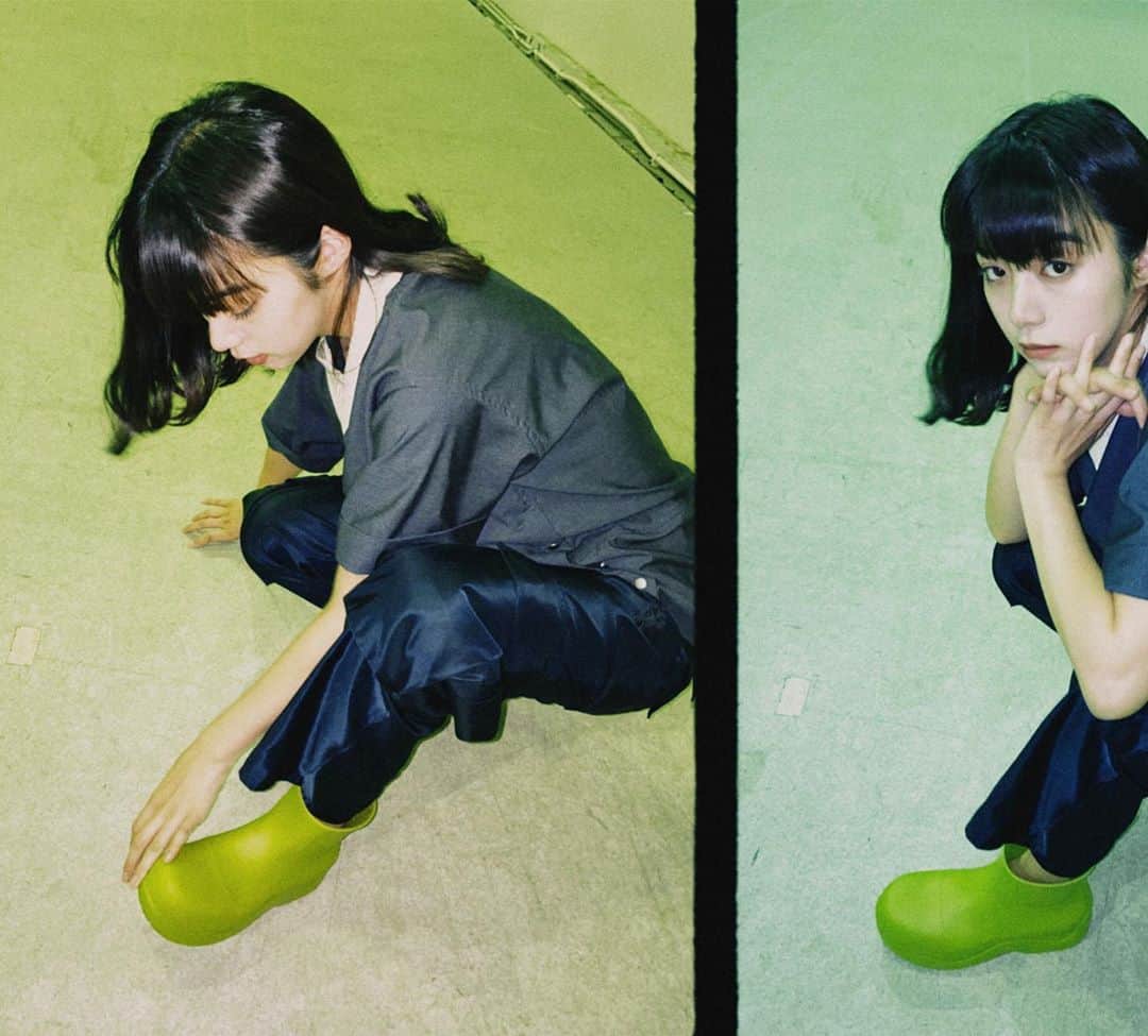 池田エライザさんのインスタグラム写真 - (池田エライザInstagram)「黄緑のぽこっとした靴を 履いて現場に行きました。  #ボッテガヴェネタ  です。  ぼってがゔぇねた　って 音がかわいい。」9月30日 21時27分 - elaiza_ikd
