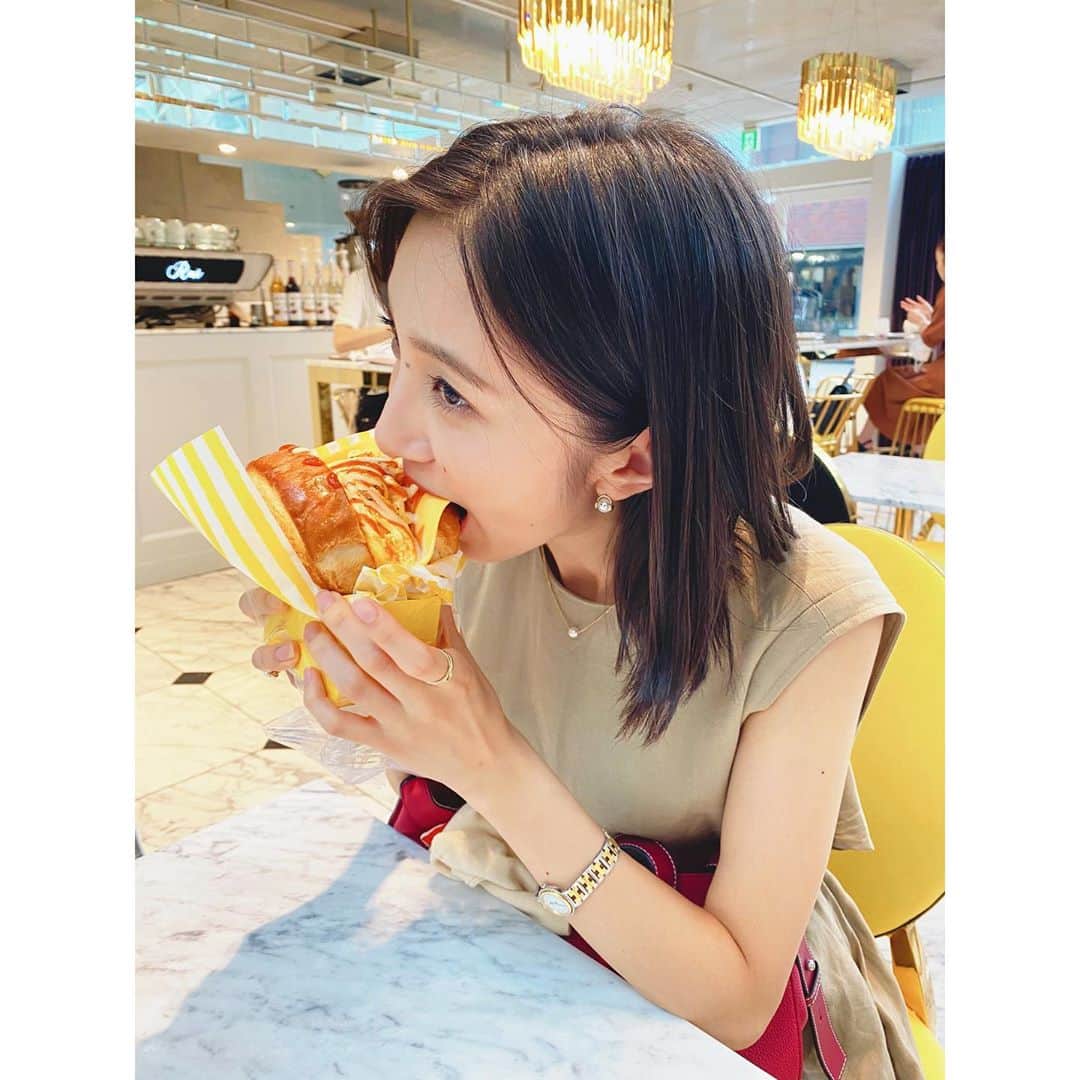 近藤夏子さんのインスタグラム写真 - (近藤夏子Instagram)「. . 🌟お知らせ🌟  10/1(木) 23:00-23:54 BS-TBS「スイモクチャンネル」  かわいすぎる代官山の韓国カフェを取材してきました😌💗 お店から、食べ物からなにからなにまで"映え"まくっていました😻 しかも凄く美味しい！！ ボリュームたっっっぷりでしたがペロリでした😽💗  韓国ドラマにはまっていたので プチ韓国旅行した気分に☺️  最後の写真は、取材が終わったあとに 個人的に食べたかったエッグトーストサンドを食べているところです。笑 さすがに食べ終わったらお腹いっぱいでした。  　 是非ご覧ください❤️ . . #スイモクチャンネル #韓国カフェ #伝われボリューム #映え #映えを求めていきたい #スイモクのロケ大好き #楽しい  #バッグ膝の上に置くタイプ #何かが乗っていると安心します 　 #BSTBS  #TBSアナウンサー #近藤夏子」9月30日 21時28分 - kondokako0804