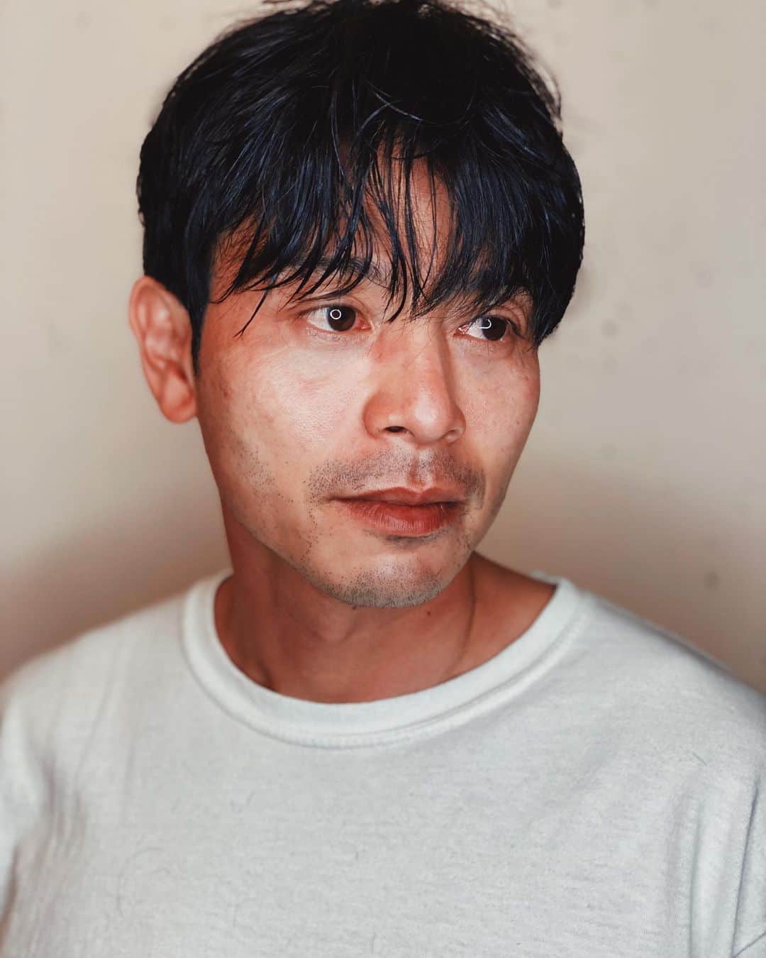 青木大輔さんのインスタグラム写真 - (青木大輔Instagram)「役者の　@hisashi_yoshizawa  少しヘアーデザイン変えました 趣味も近いから、毎度話も面白い！ この髪型なら、海上がりグシャグシャでOKよ！👌🏽 @hisashi_yoshizawa  #吉沢悠 #daisukeaoki #青木ダイスケ」9月30日 21時38分 - daisukeaoki_tiechel