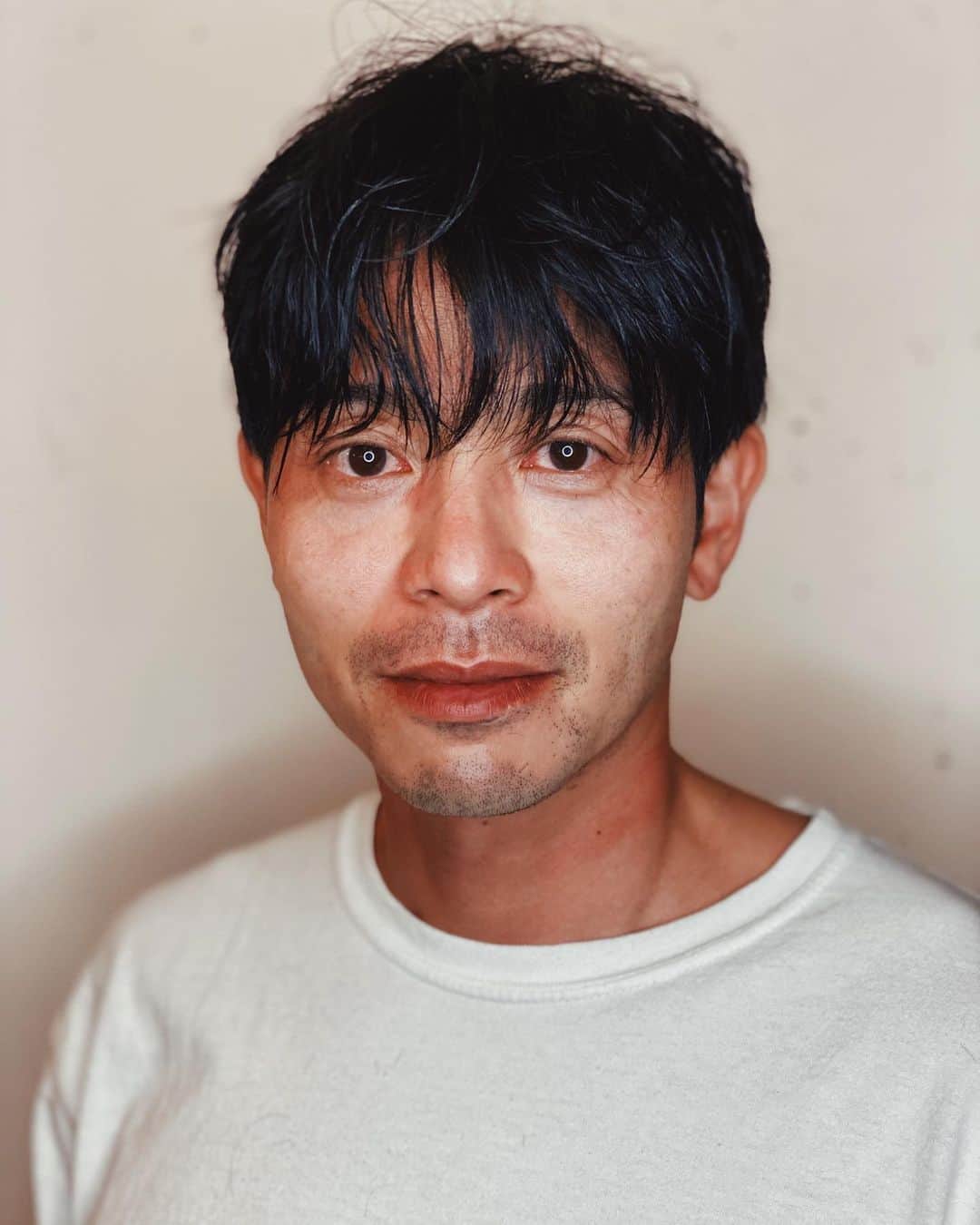 青木大輔さんのインスタグラム写真 - (青木大輔Instagram)「役者の　@hisashi_yoshizawa  少しヘアーデザイン変えました 趣味も近いから、毎度話も面白い！ この髪型なら、海上がりグシャグシャでOKよ！👌🏽 @hisashi_yoshizawa  #吉沢悠 #daisukeaoki #青木ダイスケ」9月30日 21時38分 - daisukeaoki_tiechel