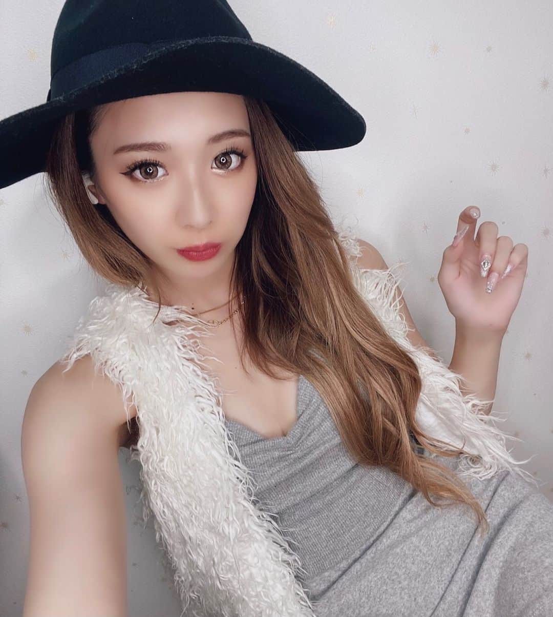 田村月光（ツッキー）のインスタグラム：「. コラボしてくれた方ありがとうございました❤️ みんなの声に答えられるように頑張ります!! . 10月1日 20:00〜 販売開始です✨ みんなの手に届きますように💞🙏🏻❕ @vered.official  #Vered #アパレルブランド #10月1日 #販売開始」