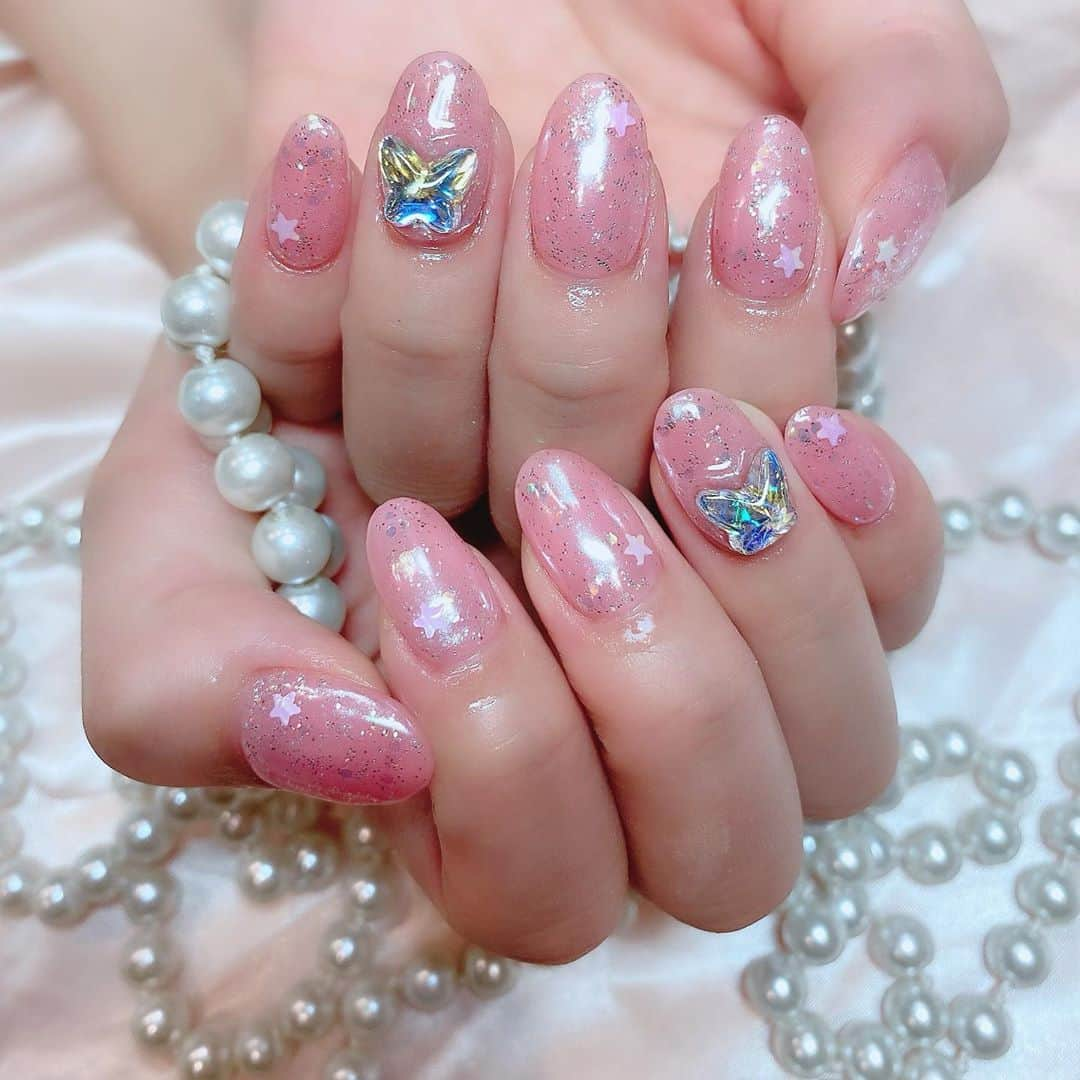 結城ののさんのインスタグラム写真 - (結城ののInstagram)「Newnail💅💕　可愛すぎる〜♡♡ またマグネットネイルにしようとしてたけどぶりぶりにしたい気分だったの🥺💗　ラメラメにミラーかけて可愛すぎるううう💓　韓国ネイルっぽい🥺💗　いつも可愛いネイルと楽しいお話ありがとうございます♡ #ミラーネイル　#raivy新宿」9月30日 21時47分 - yuki_nono7