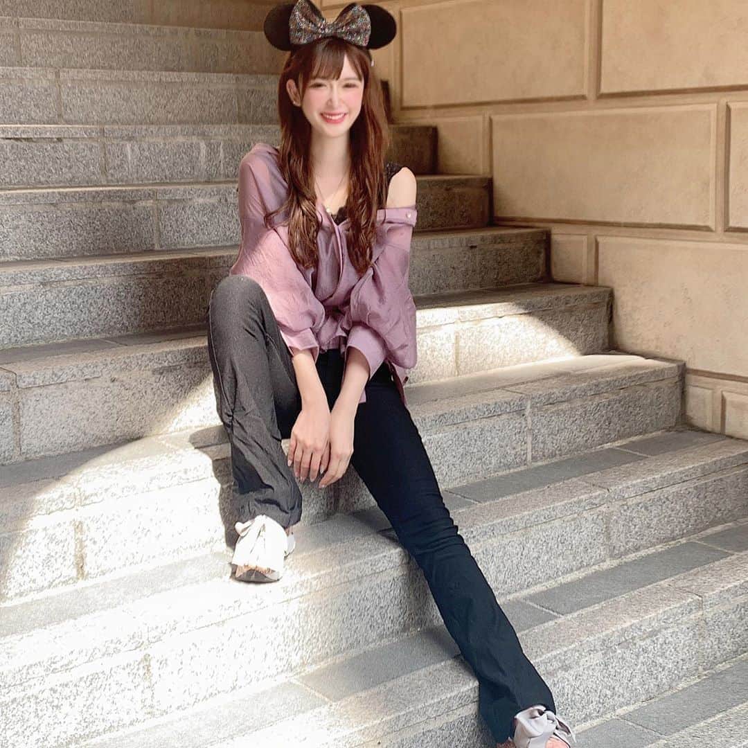 ゆうめろさんのインスタグラム写真 ゆうめろinstagram ディズニーの全身コーデ いつもワンピース系の服が多いけれど この日はカジュアルにまとめてみた Tops Royalparty Official Bottom Envym Official Merryjenny Instagram の靴が