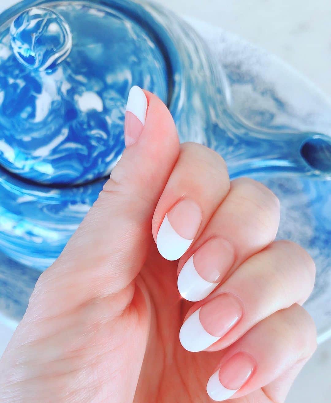 山脇道子のインスタグラム：「1年以上ぶりにネイル💅💓 ギリギリまで短くして フレンチにしてもらいました♡」
