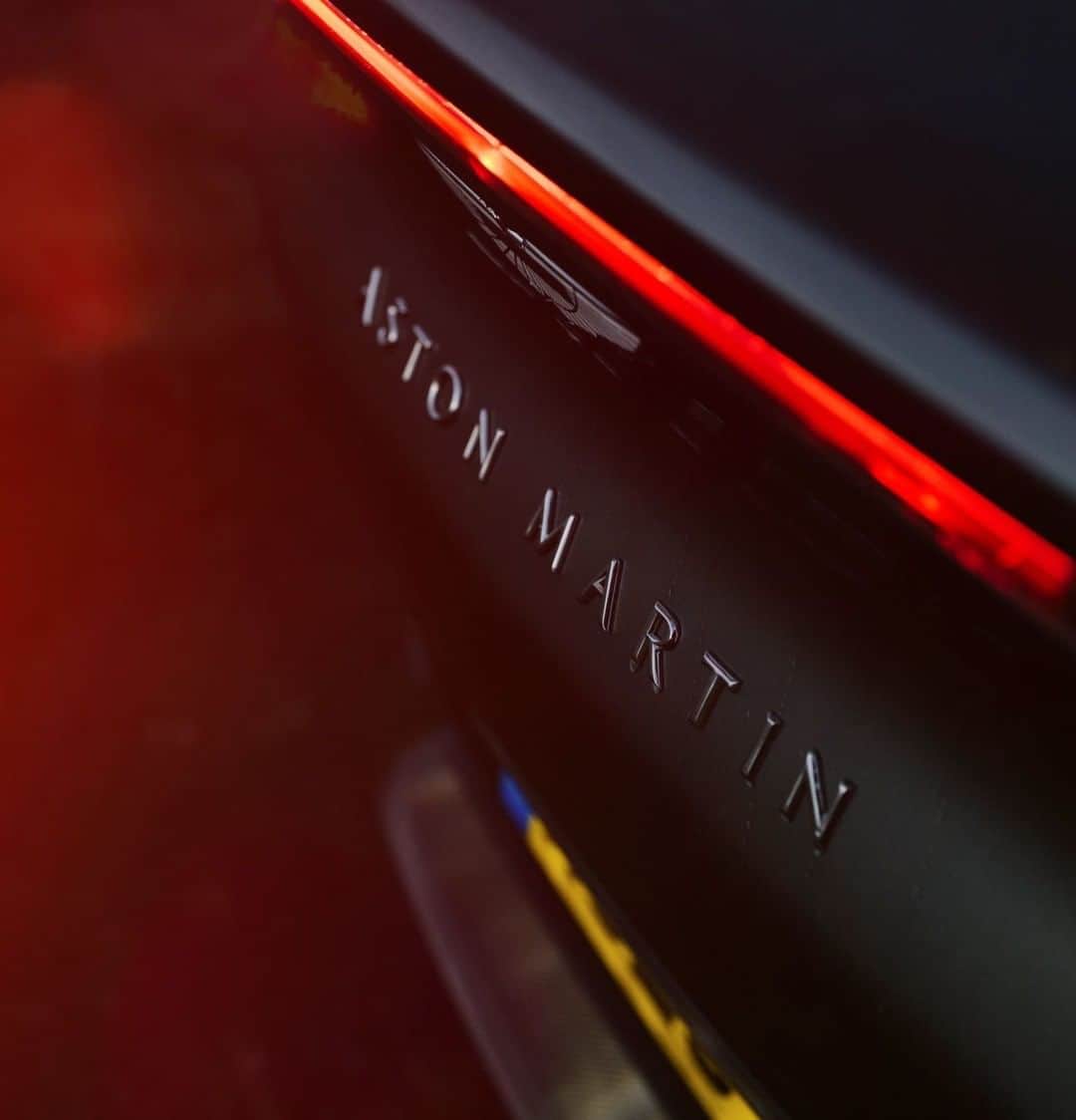 アストンマーチンさんのインスタグラム写真 - (アストンマーチンInstagram)「With dedicated craftsmanship running deep within DBX, it’s an unmistakable Aston Martin.  📸@tobias_kempe_photography  #AstonMartin #DBX」9月30日 22時00分 - astonmartin