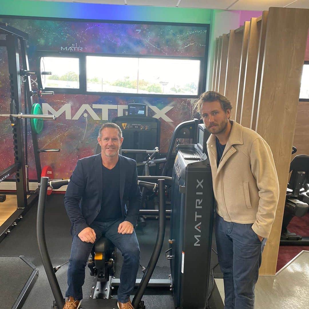 リュカ・プイユのインスタグラム：「Merci à Denis Daon (Président Matrix France) de m’avoir reçu ce matin et d’avoir partagé sa vision et ses plans pour cette belle marque 👊🏻🙌🏻 @matrixfitnessfrance」