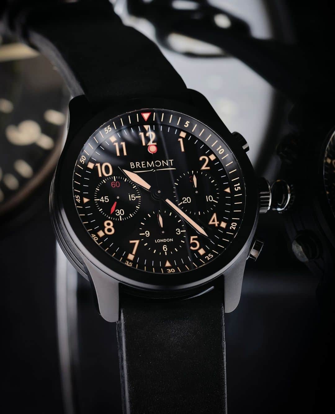 のインスタグラム：「Which Bremont watch would you like to see become 'JET'?⁠ ⁠ The ALT1-P2 JET is the second in our 'JET' line of watches, after 2018's U-2/51-JET. This applies a dark, stealthy, DLC case and matching dial/strap to a collection, and certainly offers a rather striking vibe.⁠ ⁠ Tap to arrange a visit to a Bremont boutique and view the ALT1-P2 JET in person.⁠ ⁠⠀⁠ #bremont #bremontwatches #testedbeyondendurance #pilot #pilotwatch #jet #military #militarywatch #aviation #aviationfan #britishengineering #britishwatch」