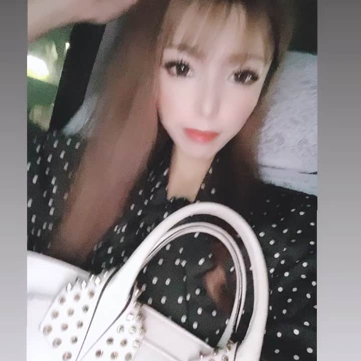 あゆかのインスタグラム：「出勤前 なんかぶさww いってきまん  .  #千葉キャバクラ#千葉富士見キャバ嬢#千葉富士見町キャバ嬢#千葉富士見キャバクラ#arドレス#ジュエルズドレス#コロナに負けるな#コロナに負けるな日本#オンラインキャバクラ#ファッション好きな人と繋がりたい#ヘアメイク#お家スタイル#息してる？#followｍe4 #follow4like#followtrain」