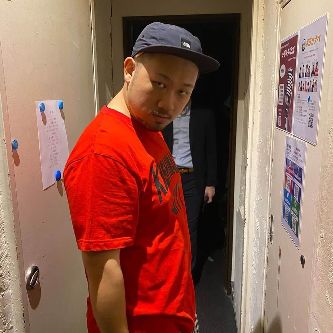 がんばる太郎さんのインスタグラム写真 - (がんばる太郎Instagram)「今日はおライブでした！ ①兄貴分の山出谷曹長とそれを狙う一発擬音コント兄やん ②初めての劇場で小一時間、目的地に着けない金魚番長 ③アバンギャルドやまでや ④ロケット団員の金成さん #シアターミネルヴァ #下北沢 #こゝろ #らびっとビーチ #金魚番長 #ドリルフィンフィンズ」9月30日 22時27分 - tarochanpaopao