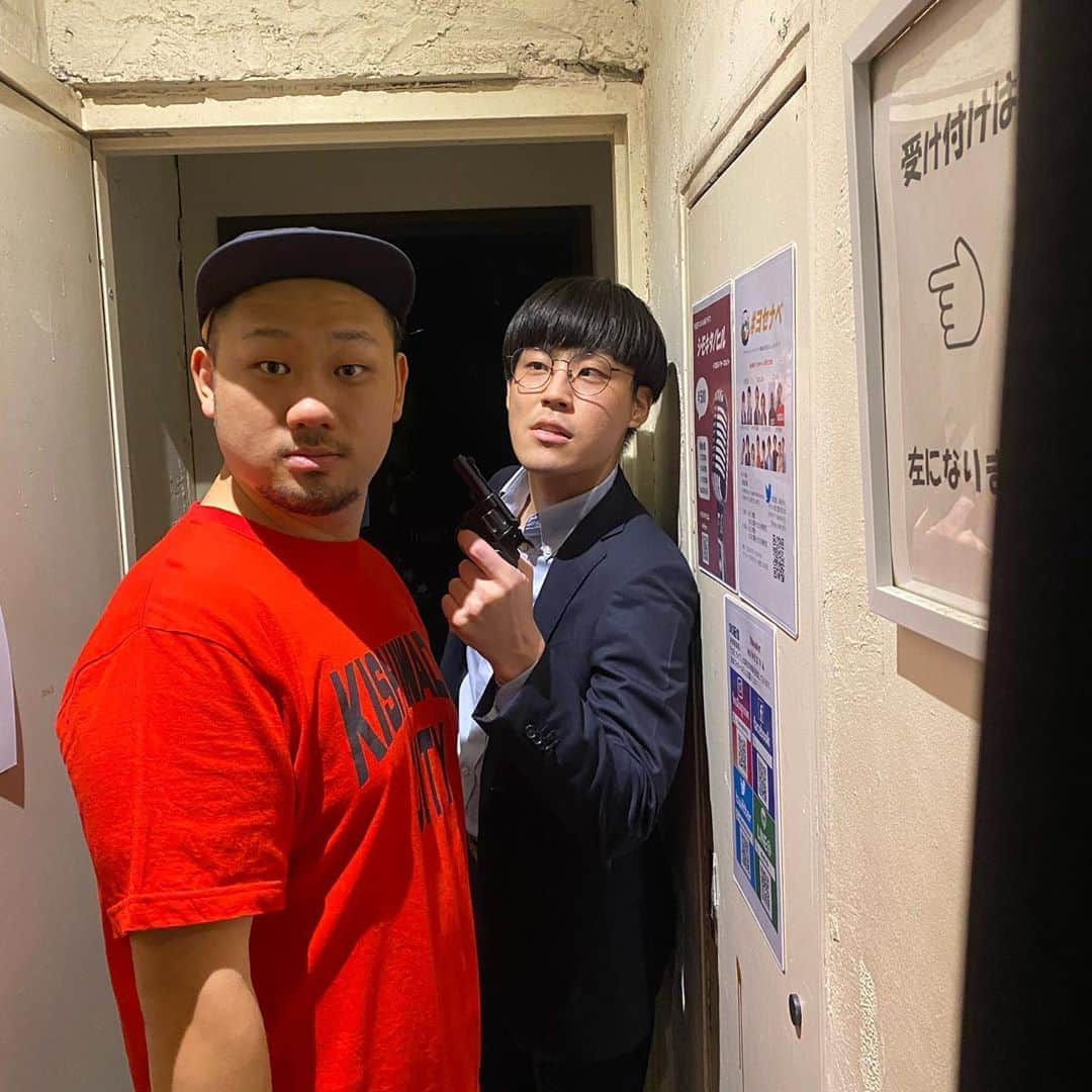 がんばる太郎さんのインスタグラム写真 - (がんばる太郎Instagram)「今日はおライブでした！ ①兄貴分の山出谷曹長とそれを狙う一発擬音コント兄やん ②初めての劇場で小一時間、目的地に着けない金魚番長 ③アバンギャルドやまでや ④ロケット団員の金成さん #シアターミネルヴァ #下北沢 #こゝろ #らびっとビーチ #金魚番長 #ドリルフィンフィンズ」9月30日 22時27分 - tarochanpaopao