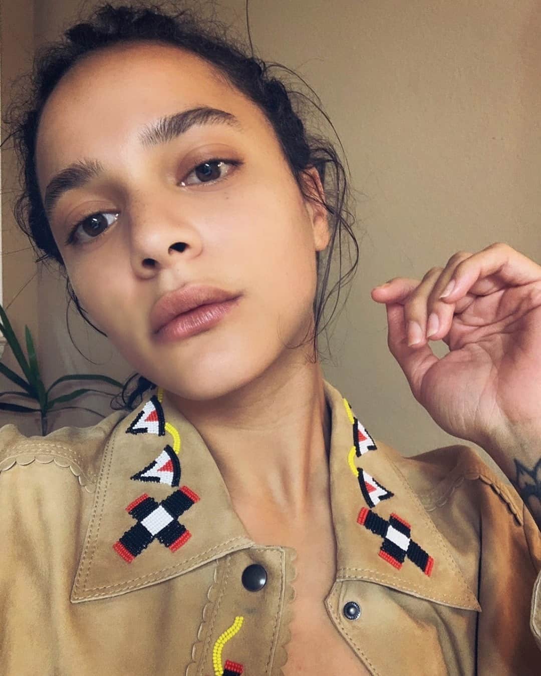 Vogue Beautyさんのインスタグラム写真 - (Vogue BeautyInstagram)「Ahead of the release of actor Sasha Lane's (@sashablane) latest project, Amazon series Utopia, the star takes Vogue through her virtual premiere getting ready—including everything from meditation to backyard red carpets. Tap the link in our bio for more.」9月30日 22時35分 - voguebeauty
