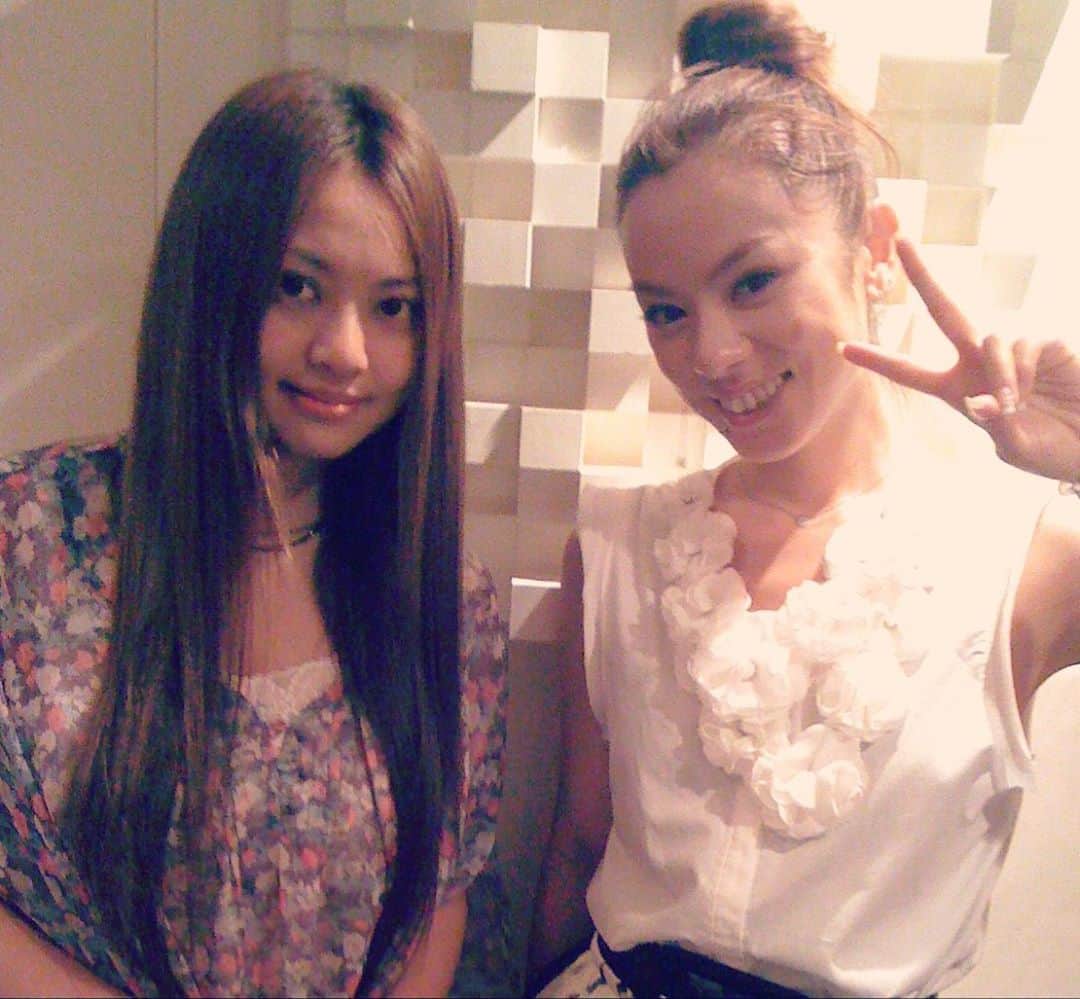 azumiのインスタグラム：「星ひとみさん 10年ほど前に視ていただいた時、人生で一番辛い時のことを詳細に言い当てられ号泣してしまいました。そしてその時言われた未来のことが2年前に起こりました。また視ていただきたい。 #星ひとみ #突然ですが占ってもいいですか #wyolica #azumi」