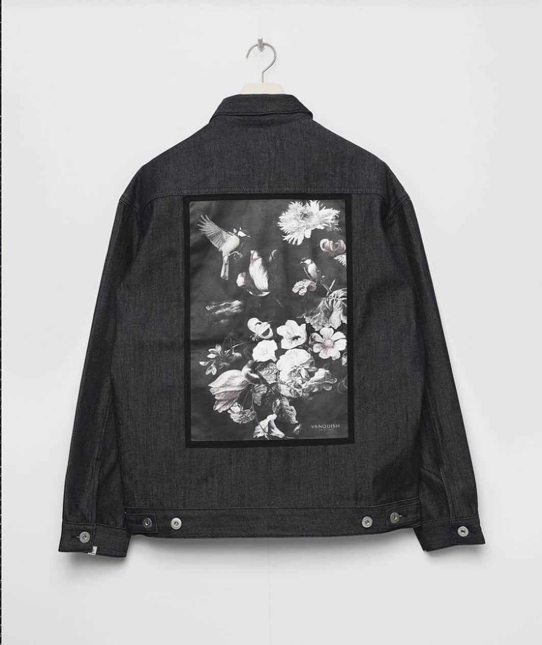 のインスタグラム：「■ Flower photo loose Denim Jacket[VJJ044] Color:Onewash/Black Size:M/L JPY 17,600 (tax included)  ㅤㅤㅤㅤㅤㅤㅤㅤㅤㅤㅤㅤ Shop link bio！ ——————————————— ‪#VANQUISH #vanquishjp」