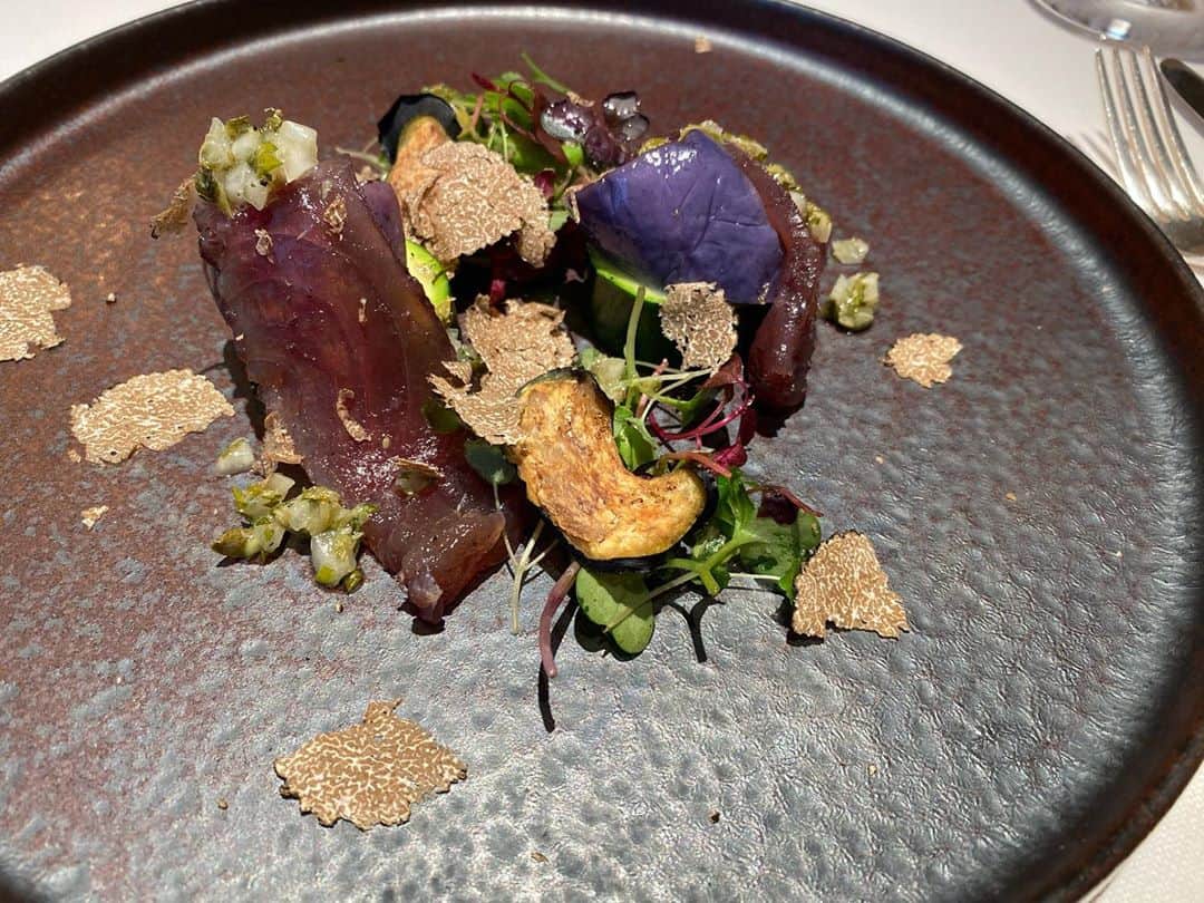一木みおさんのインスタグラム写真 - (一木みおInstagram)「念願のテールドトリュフでランチ🍴✨ 香りから、お腹がぐーぐー鳴っていました🤤 美味しかった〜幸せな１日🥰  #テールドトリュフ #南青山 #南青山ランチ #terresdetruffes #フレンチ #French #lunch #外苑前ランチ #instagood #instalike #카페투어 #photography #mood #camera #eat #yummy #food #gourmet #tokyo #happy #좋아요 #데일리룩 #맛스타그램 #맛집 #restaurant #グルメスタグラム #instapic #グルメ好きな人と繋がりたい #グルメ巡り」10月1日 8時17分 - mioichiki30