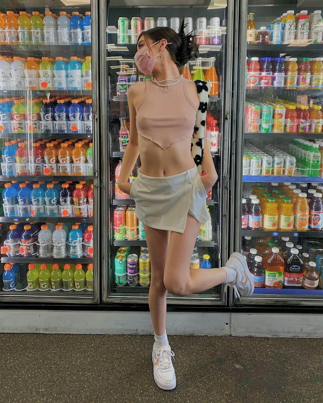 アマンダ・スティールのインスタグラム：「just a girl at her favorite store 👼🏻✨🦋」