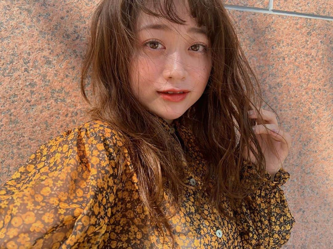 鮫島邦明のインスタグラム：「今日は美容師の日 ご予約夕方空いております！  イメチェンしたい方は是非^_^  11/25似合わせセミナーあります また詳細はります〜  #似合わせ  #似合わせカット  #梅田美容室  #イメチェン #シャークヘア」