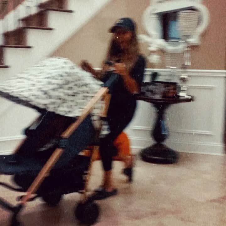 ニコール・ ポリッツィのインスタグラム：「Attention MAWMAS! We RESTOCKED my Leopard Mawma Stroller! Available at @buybuybaby Online & In Stores , @yourbabiieofficial & Amazon!!! Love you all for your support and stayin fabulous as a Mawma 💋💋」