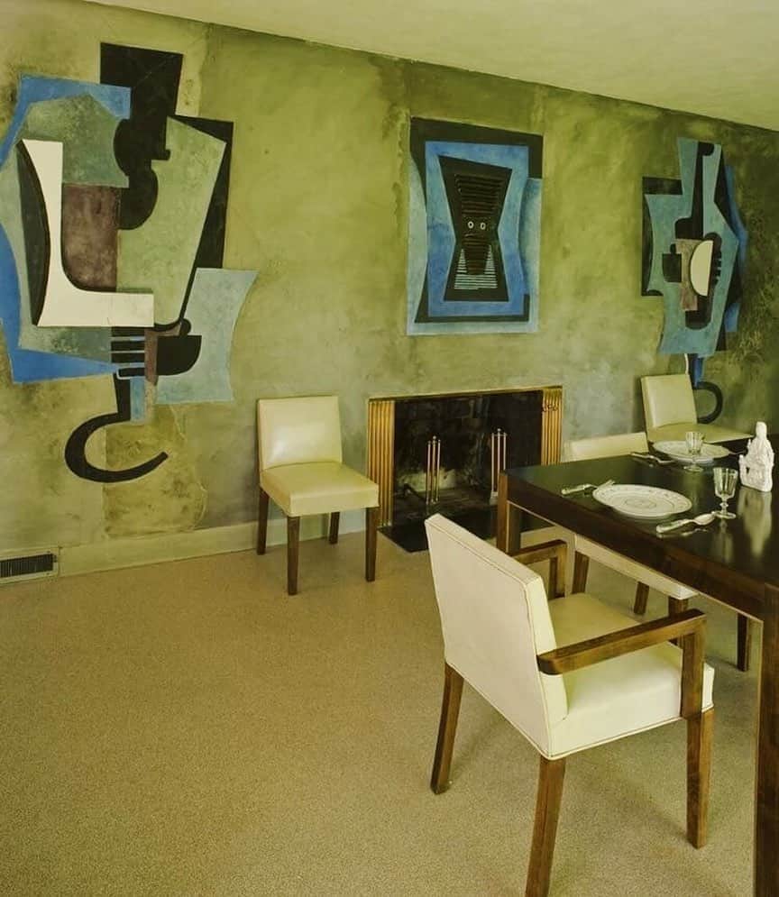 Meganさんのインスタグラム写真 - (MeganInstagram)「The ‘Park Avenue Cubists’ George Morris and Suzy Frelinghuysen adorned the walls of their home with cubist-inspired frescoes. African masks inspired Frelinghuysen’s design for the dining room. ⚡️ via 〰 @c_w_interiors   Photo ~ Historic Artists’ Homes & Studios . . . . #georgemorris #suzyfrelinghuysen #cubism #parkavenuecubists #cubistmural #mural #abstractfresco #fresco #artisthome #modernism #interiordesign」10月1日 9時02分 - zanzan_domus