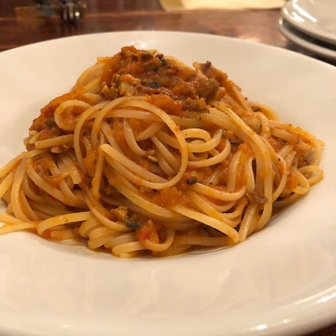 高橋リタさんのインスタグラム写真 - (高橋リタInstagram)「おすすめパスタとクルマの話しと、、、 サザエのラグーのパスタが好みじゃないって偉そうなこと言ったのは覚えてる🤣💦 #ピザ屋さんの件ブーブー言ってたの内緒ね🤫」10月1日 9時18分 - jojopon