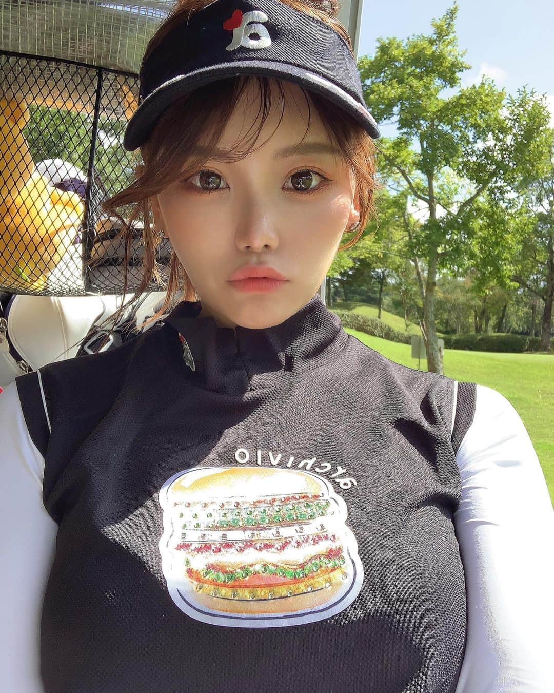 あやごるふのインスタグラム：「おはよ🍔﻿ ﻿ ﻿ ﻿ #golfnetwork #golf #golfswing #golfwang #reginagolf  #golfgirls #instagolf #golfstagram #ゴルフ #ゴルフ女子 #ゴルファー #ゴルフ好き #ゴルフ部 #ゴルフ動画 #ゴルフ練習 #ゴルフコーデ #골프 #ゴルフスイング #ゴルフ大好き #ゴルフ好きな人と繋がりたい #ゴルフばか #golflife #golfgirl #不動産投資 #골프 #골프웨어 #골프스타그램 #해외여행 #예쁘다 #다이어트」