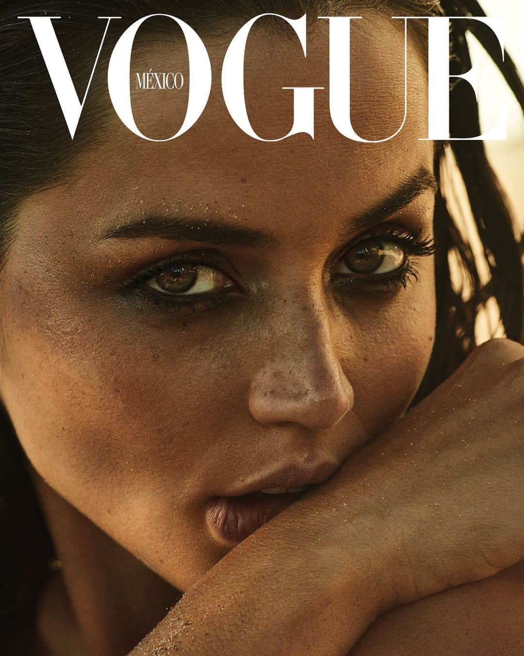 アナ・デ・アルマスのインスタグラム：「@voguemexico Gracias! ♥️  @007 #notimetodie」