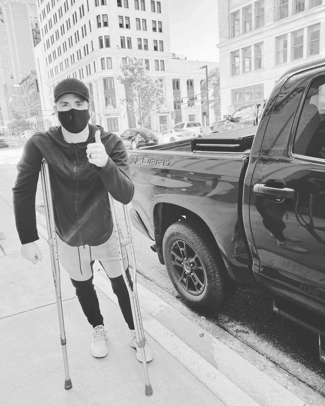 デービッド・ボウディアのインスタグラム：「Well, after 20 years of competitive diving, I finally had my first surgery. (Mind you it was a minor out-patient procedure but thankful that I have stayed healthy through a long career.) I will recovery for the next six weeks and it should give me enough time to get my strength back up to compete at our Nationals/World Cup Trials in mid-December. Won’t be easy, but thankful for an amazing & supportive wife and family + support staff around me.  . . . #Tokyo2021 #recovery #diving #olympics」