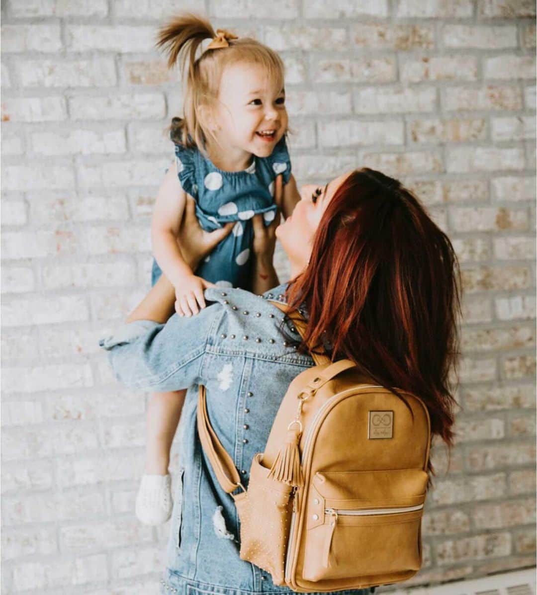 Chelsea Houskaさんのインスタグラム写真 - (Chelsea HouskaInstagram)「YOU GUYS!!! The new Chelsea and Cole Collection for @itzyritzy is now available on Amazon🔥 and we’re SO excited!!! You can shop our two new diaper bag backpacks + the rest is coming soon and can be added to your wish list!! Link in bio to shop. Let me know your faves! 😍😍 #itzyritzypartner #chelseacoleforitzyritzy #cc4ir」10月1日 0時50分 - chelseahouska