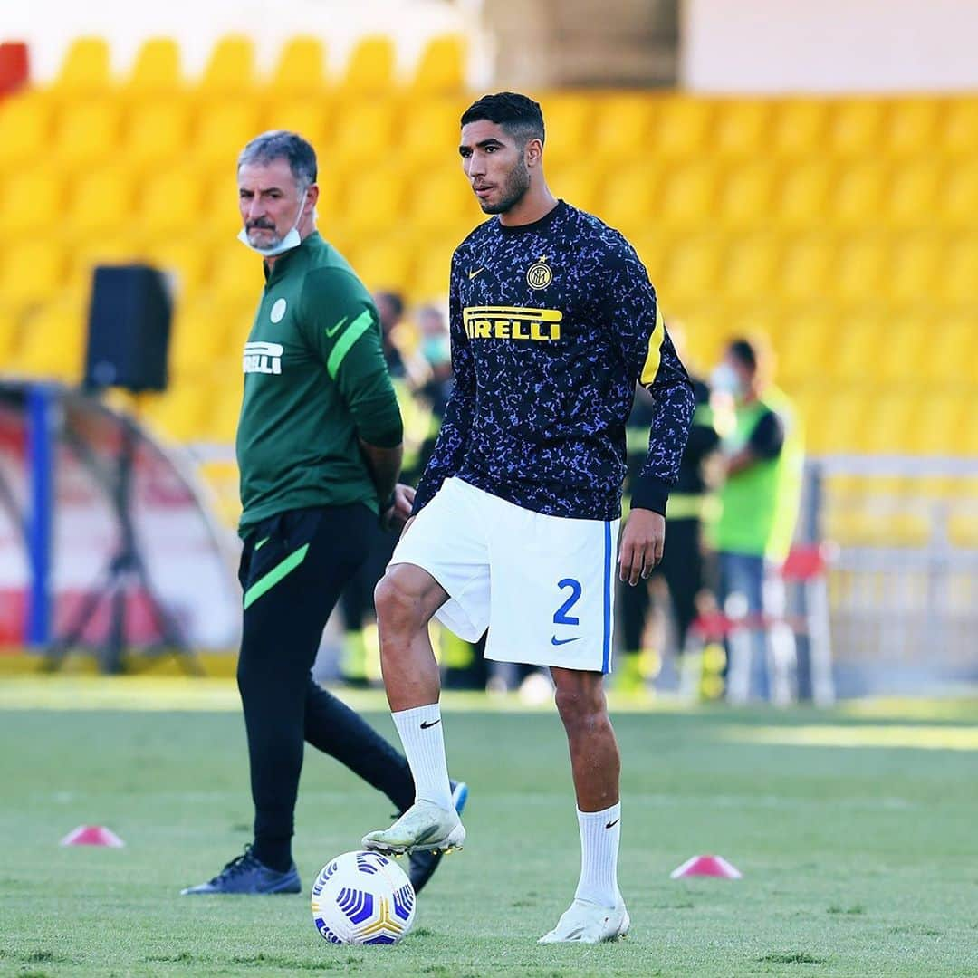 インテルナツィオナーレ・ミラノさんのインスタグラム写真 - (インテルナツィオナーレ・ミラノInstagram)「WARM UP 💪🔥🏟 #Inter #ForzaInter #BeneventoInter #SerieA #Football」10月1日 0時50分 - inter