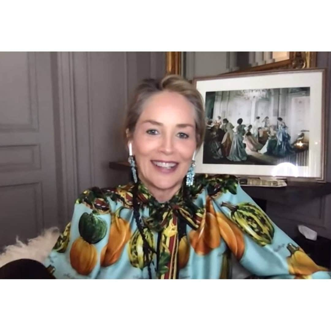 ドルチェ&ガッバーナさんのインスタグラム写真 - (ドルチェ&ガッバーナInstagram)「@sharonstone wears #DolceGabbana for her virtual press appearance on @bravotv’s “Watch What Happens Live”.    The look includes an autumn-inspired printed silk blouse with a patterned bow detail.    #DGCelebs #DGFamily」10月1日 0時59分 - dolcegabbana