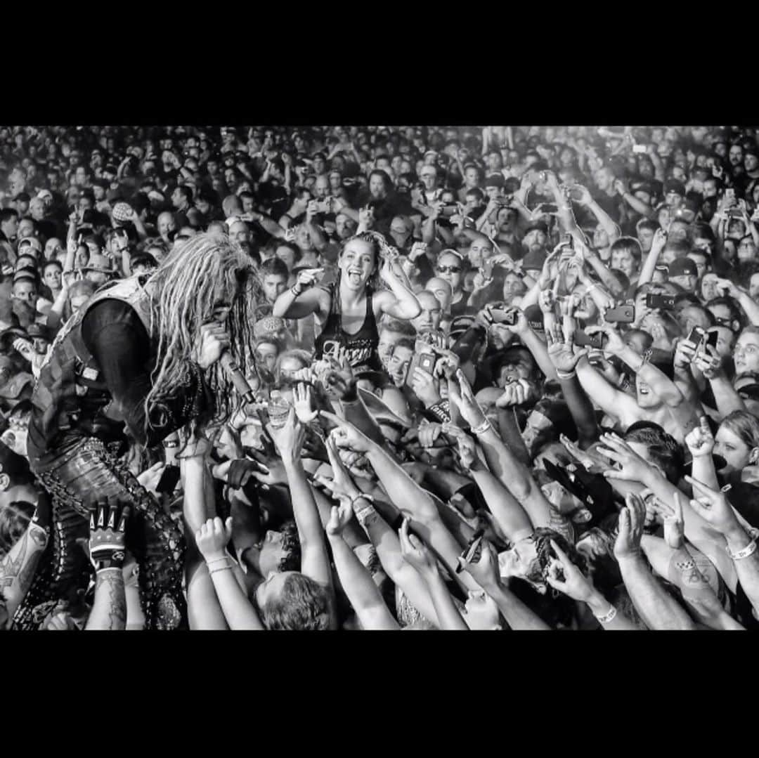 ロブ・ゾンビさんのインスタグラム写真 - (ロブ・ゾンビInstagram)「Some rocking moments captured around the world by @rob_fenn. Here’s hoping we get it together for a 2022 world tour. #robzombie #johnfive #piggyd #gingerfish #robfennphotography」10月1日 0時51分 - robzombieofficial