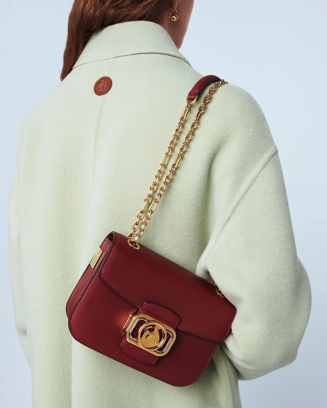 ランバンのインスタグラム：「The Swan: a leather bag embellished with #Lanvin’s iconic «Mother and Child» jewel clasp, now available via link in bio and in stores.  #LanvinFW20  #LanvinBags」