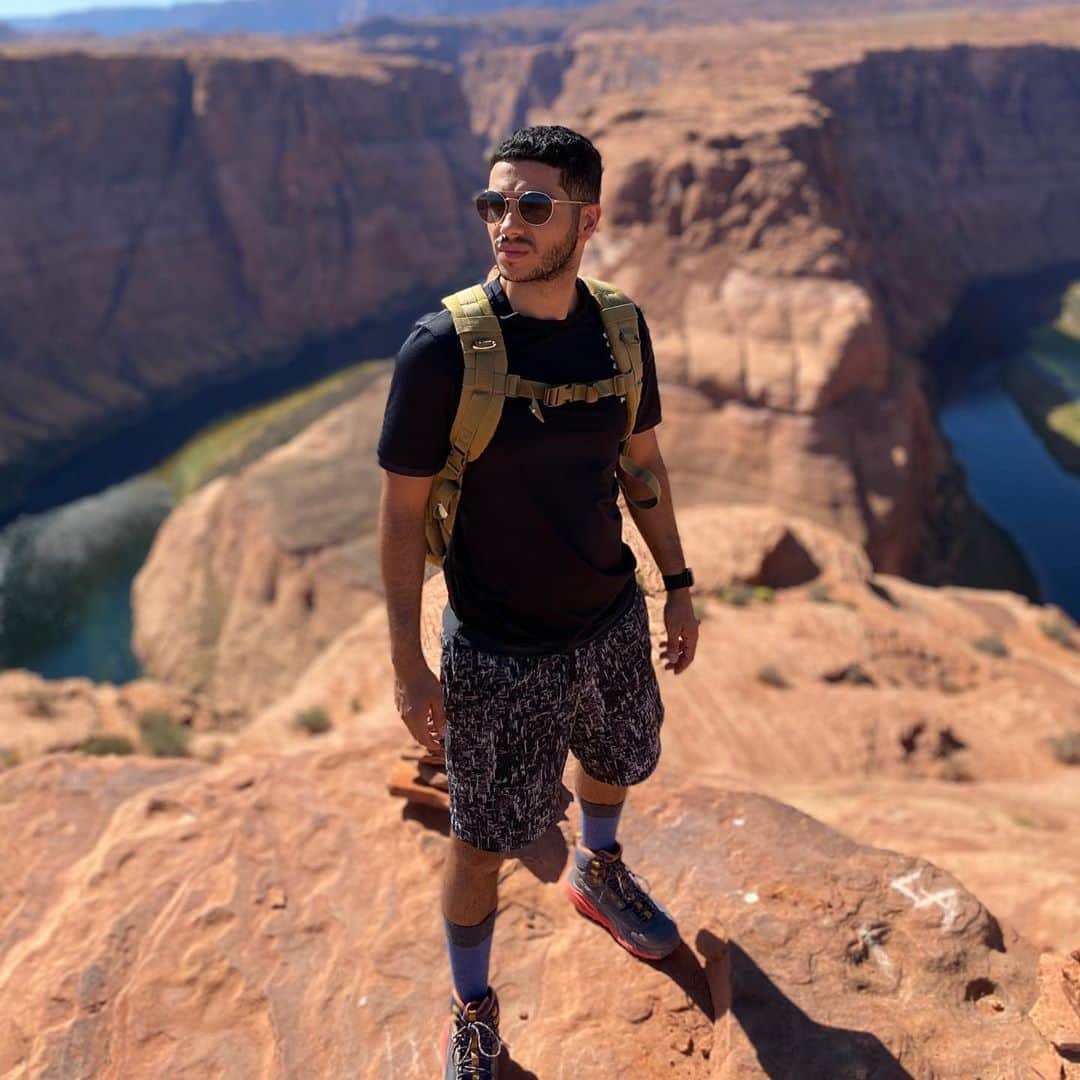 メナ・マスードのインスタグラム：「New Year reflections happening early」