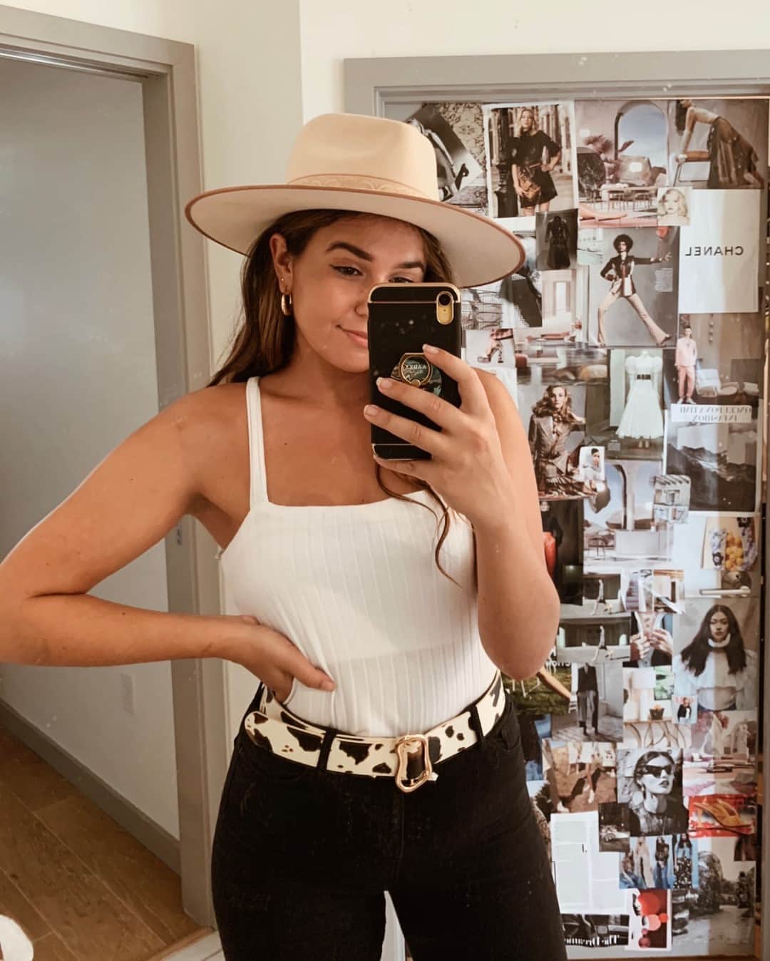 チェイサーのインスタグラム：「& you should see the back on this top😍👏🏽 style #:CW8271-WHT @urbanindie #chaserbrand #stylegoals #cutestyle #cutetop」