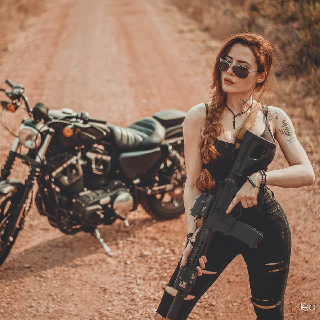 Anna Vargasさんのインスタグラム写真 - (Anna VargasInstagram)「Rule no.1 to happiness: Fuck what they think. . 📸 @_leonardoribeirooo Local: CTT @fhtreinamentosespeciais . . Parceiros: LOJA: @store_airsoft Use o cupom MYST para ganhar 5%OFF . EQUIPAMENTOS TÁTICOS: @511tacticalbrasil . MUNIÇÃO: @spartanairsoftmunition . TREINAMENTOS TÁTICOS: @fhtreinamentosespeciais . MIRAS: @mundomira . PATCHES BORDADOS: @1ciadistintivosoficial . SITES: @sitevipinternet . CAMISETAS: @teamsix.brasil . #airsoft #airsoftbrasil #milsim #airsoftgirl #tactical #tacticool #military #airsoftcommunity #girlsandguns #harley #motorcycle #terminator #slowride #harleydavidson #sarahconnor」10月1日 1時21分 - myst.shots