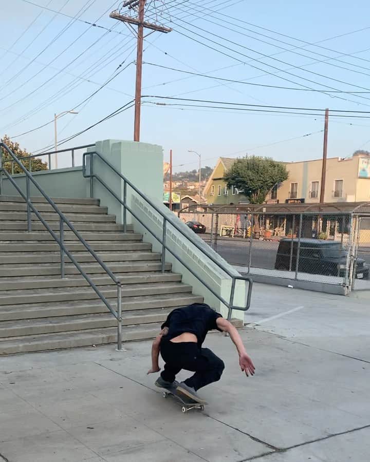ジェイク・イラーディのインスタグラム：「Front blunt 💥  • • • 📸 @ohalrightbet」