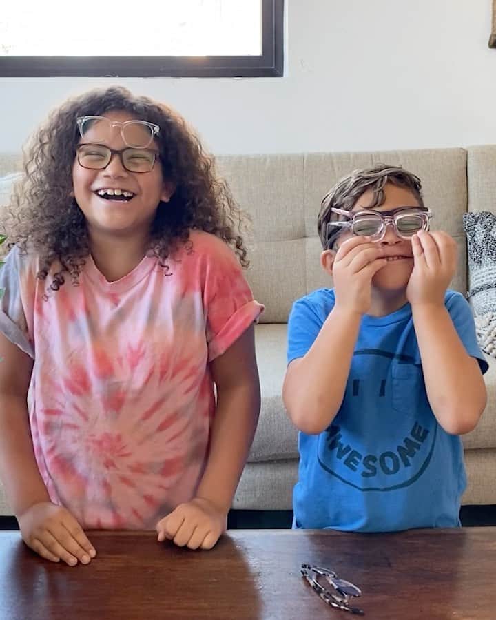 Warby Parkerのインスタグラム：「We sent a few of our new #warbykids styles to our friends, Hadley and Ryder—here's what happened ⬆️😂   P.S. Big news for our tinier friends! We’ve added 8️⃣ new styles to our #warbykids selection 🤓 Now, Felix, Jane, and Brady are entering the fun-sized mix—shop them in stores or give us a ring. (Psst! You can add blue-light-filtering lenses too.)」