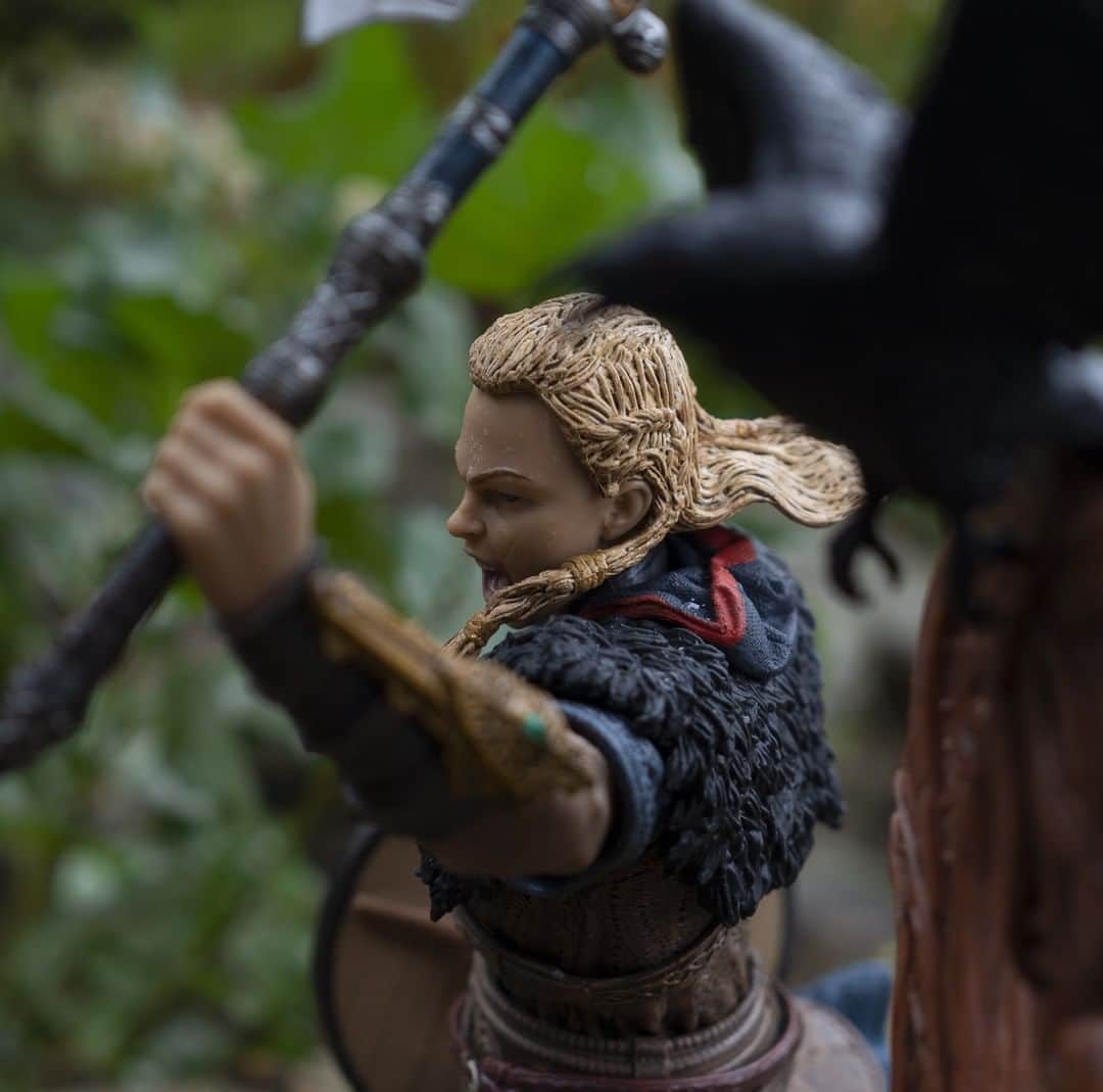 Ubisoftさんのインスタグラム写真 - (UbisoftInstagram)「A closer look at the Eivor figurines 🔥🔥🔥 #AssassinsCreedValhalla」10月1日 1時27分 - ubisoft