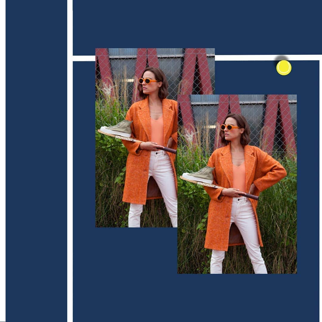 ベンシモンのインスタグラム：「3 bonnes raisons d'adorer l'automne : ​1. On peut enfin sortir nos manteaux oranges et matcher avec les plus beaux dégradés de couleur de l'année 🍂 ​2. Notre B79 prend la relève de sa grande soeur pour la mi-saison 🤍   ​3. L'éternelle question existentielle revient et relance le débat : plutôt avec ou sans chaussettes ? 🙄😉  ​🇬🇧 3 good reasons to love autumn : 1. We can finally take out our orange coats to match the most beautiful colour gradations of the year 🍂 2. Our B79 finally takes the place of its big sister... 🤍 3. The eternal existential question is reopening the debate: rather with or without socks? 🙄😉 ​#bensimon #mood #automne #tennis #fashion   ​」