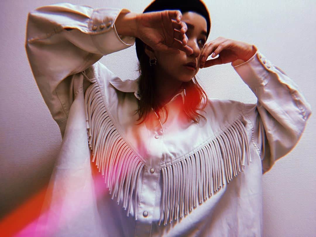 森彩乃さんのインスタグラム写真 - (森彩乃Instagram)「フリンジ可愛い。 ・ ・ ・ ・ ・ #fashion #shirt #offwhite #fall #autumn #fringe」10月1日 1時42分 - moriayano1119