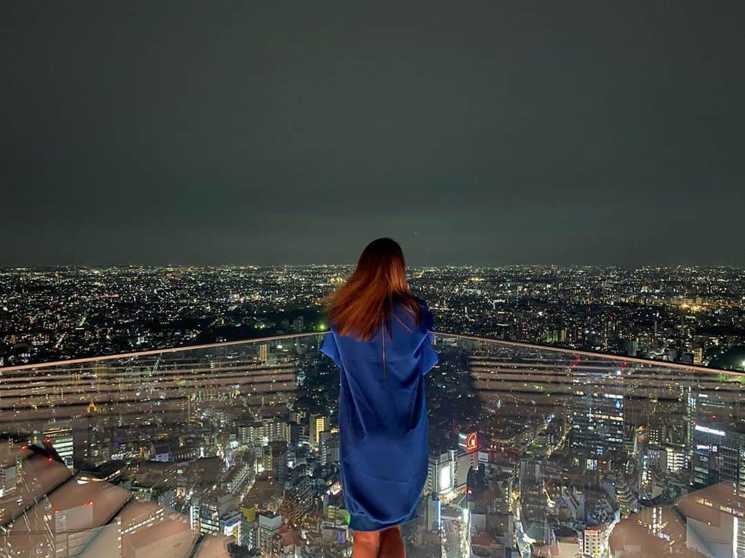 青木愛さんのインスタグラム写真 - (青木愛Instagram)「渋谷スカイに行ってきました🌃💕﻿ ﻿ 眺めが最高でめちゃくちゃ綺麗やった🥺♥️﻿ ﻿ キラキラした夜景にすごく癒されました☺️🤍」10月1日 1時48分 - aiaoki_official