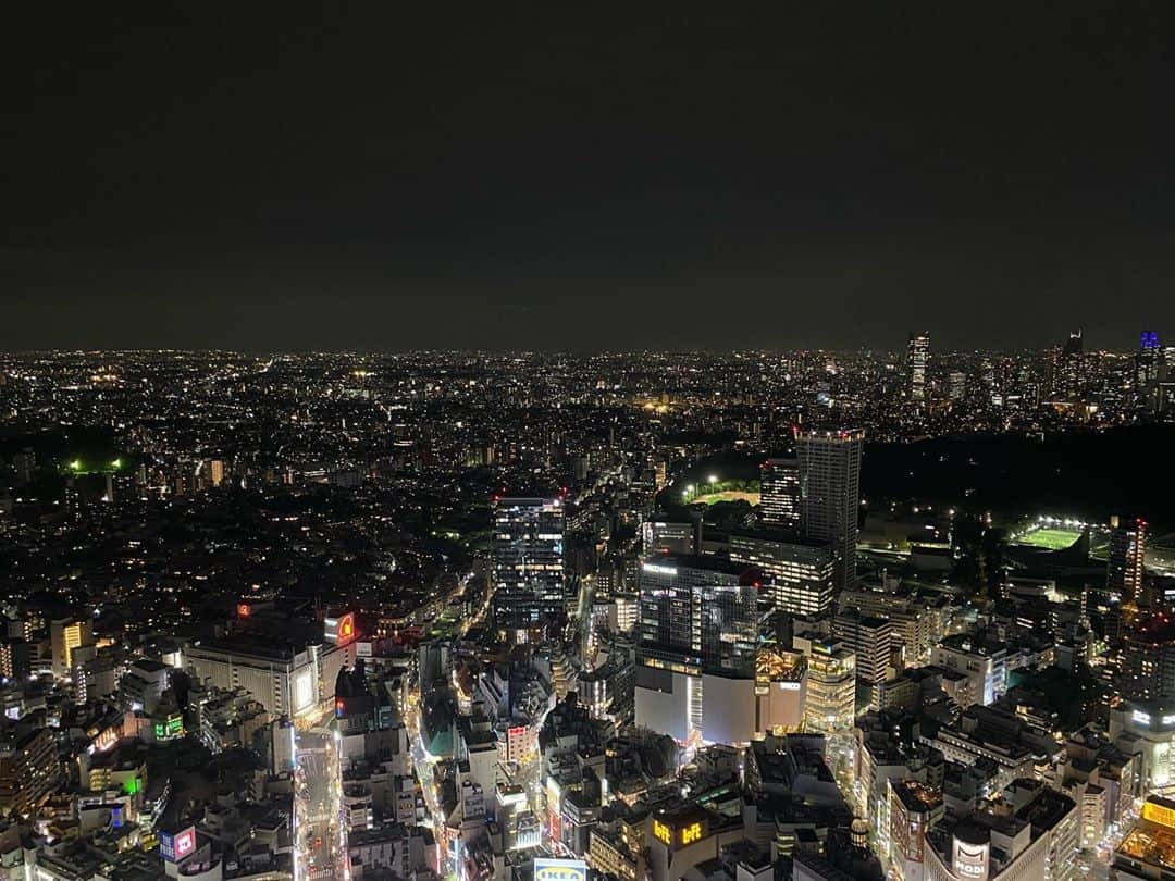 青木愛さんのインスタグラム写真 - (青木愛Instagram)「渋谷スカイに行ってきました🌃💕﻿ ﻿ 眺めが最高でめちゃくちゃ綺麗やった🥺♥️﻿ ﻿ キラキラした夜景にすごく癒されました☺️🤍」10月1日 1時48分 - aiaoki_official