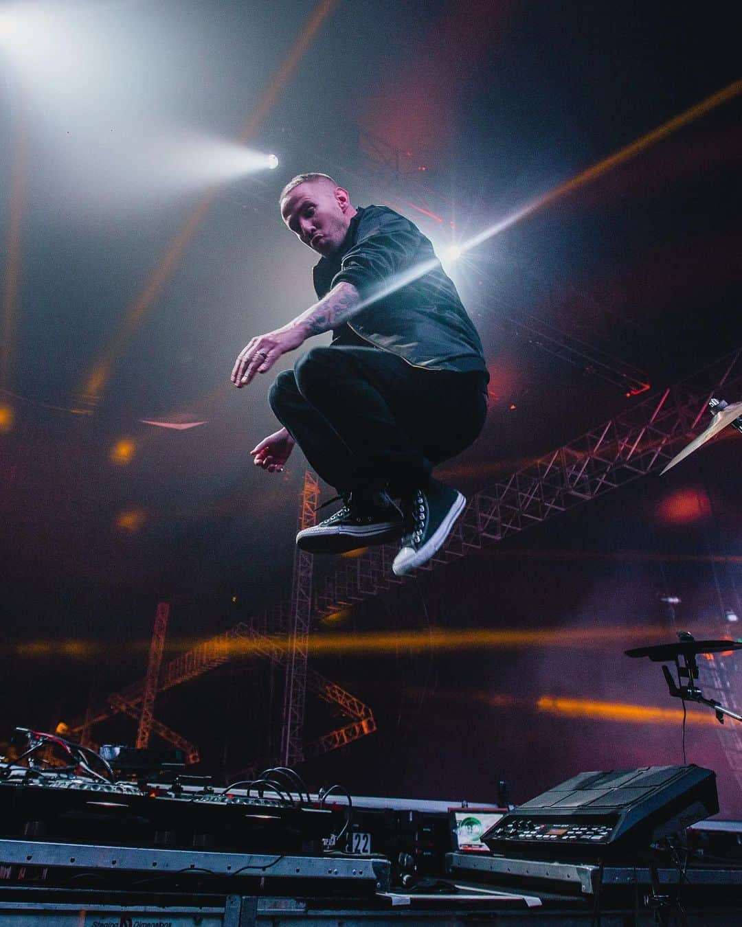 ギャランティスさんのインスタグラム写真 - (ギャランティスInstagram)「When I say "Tu Tu Tu", you say "Jump!"」10月1日 1時54分 - wearegalantis