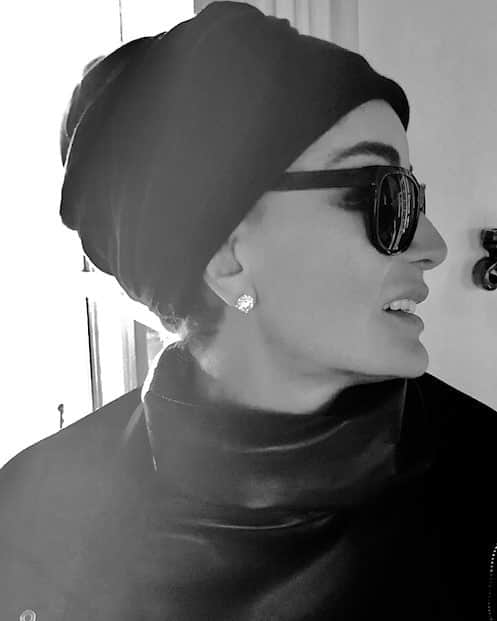 マリオ・テスティーノのインスタグラム：「A short encounter with Sheikha Moza in Mexico over a year ago left me wanting to show this image. A beautiful and elegant woman with lots of charm and great energy. _ Un breve encuentro con Sheikha Moza en México hace más de un año me dejó con ganas de mostrar esta imagen. Una mujer bella y elegante con mucho encanto y fantástica energía.   #SheikhaMozah #MarioTestino #Mexico #2019」